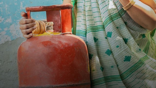 Red Vs Blue Gas Cylinder: घर का सिलेंडर लाल और दुकानों का ब्लू क्यों? जानें वजह