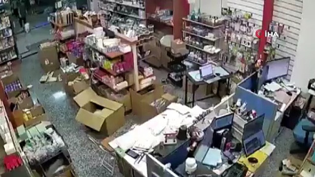 Endonezya beşik gibi sallandı! 7.4’lük deprem sonrası tsunami alarmı