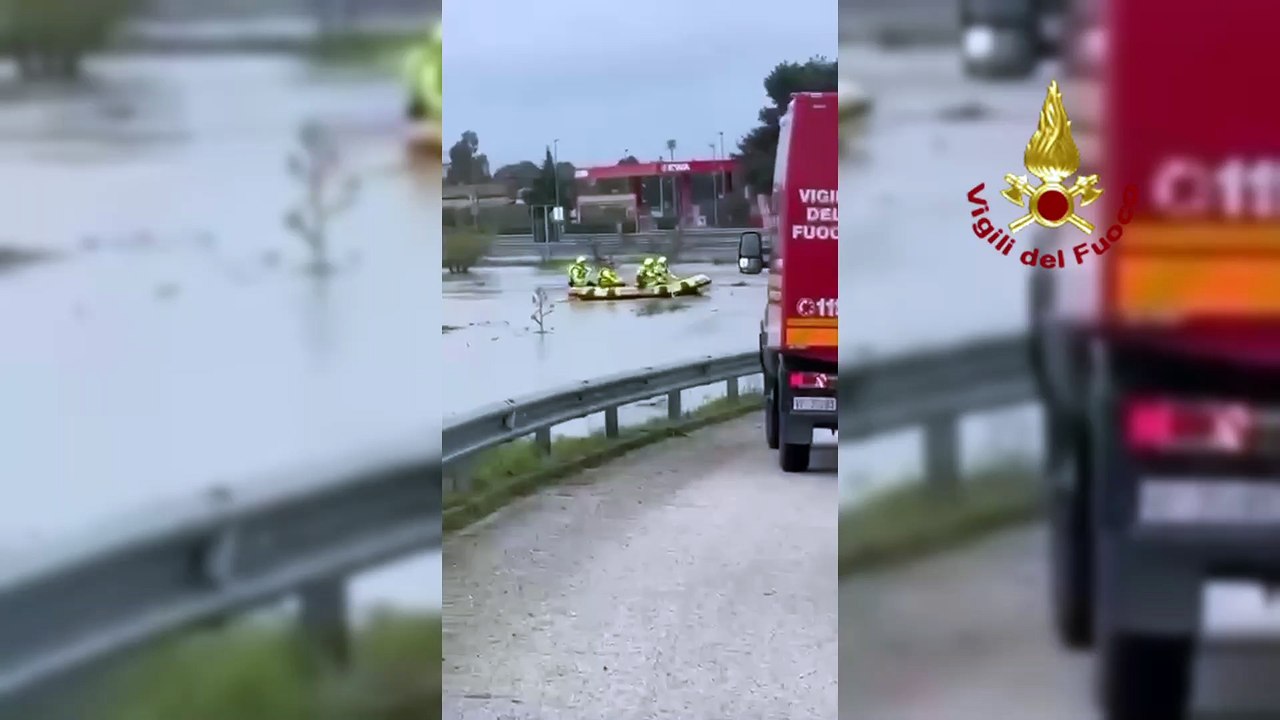 Maltempo in Puglia, allerta rossa nel foggiano: Vigili del Fuoco su gommoni