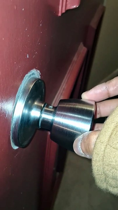 All the doorknobs were like milk teeth about to fall off