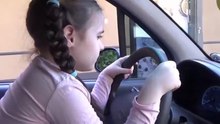 Bad Baby Угнали Машину Родителей Гигантский бургер Bad Kids Driving Parents Car in Real Life