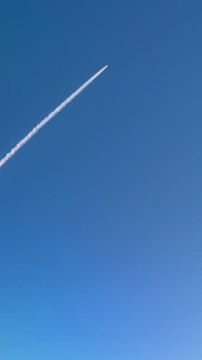 Unos viajeros ven la misión Artemis II desde su propio avión: la imagen es increíble