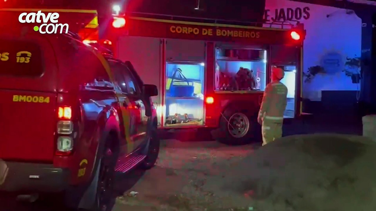 Incêndio atinge marcenaria no bairro Claudete em Cascavel