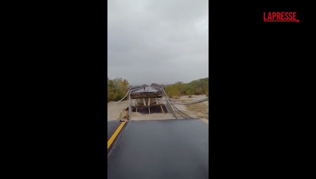 Maltempo, crolla il ponte sulla Statale Adriatica: Poteva essere una tragedia