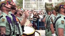 Los legionarios cantan el himno "Novio de la muerte"