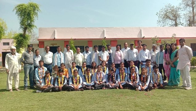 पीएम श्री स्कूल में मेधावी विद्यार्थियों का किया सम्मान।