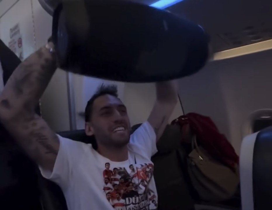 VIDEO / Energia Calhanoglu per l’Inter: festa e cori durante il ritorno a Milano