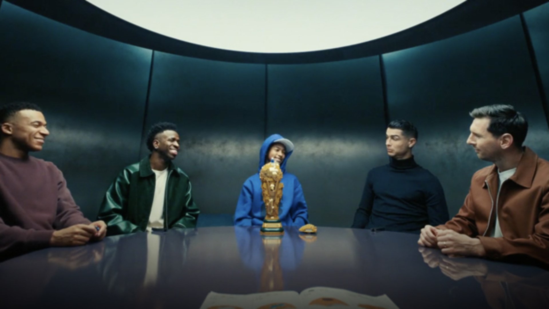 Lego sienta a Vinicius y Mbappé en la mesa de Messi y Cristiano