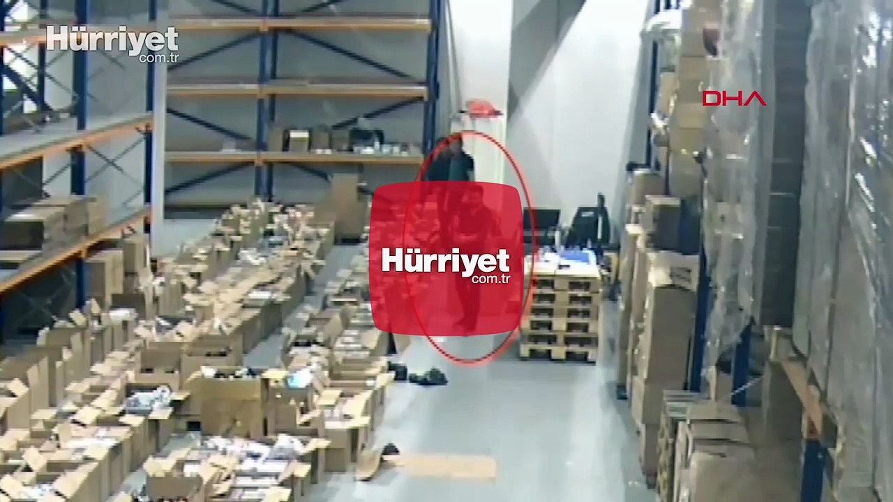 İstanbul Havalimanı’nda kaçakçılık operasyonu: 4 gümrük personeli yakalandı