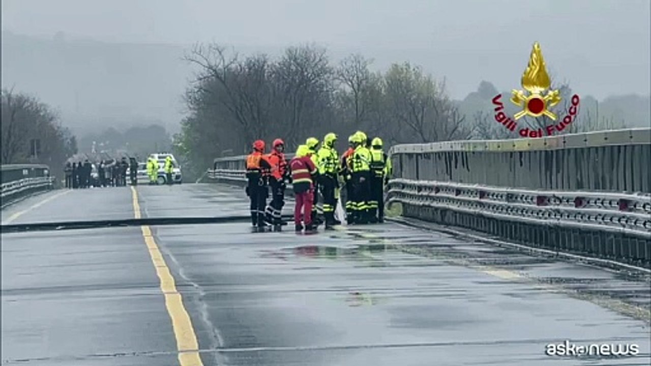 Maltempo, in Molise crolla un ponte sul fiume Trigno lungo la SS16