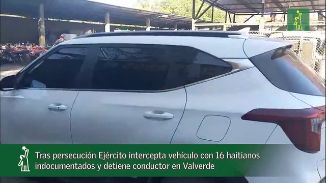 Tras persecución Ejército intercepta vehículo con 16 haitianos indocumentados y detiene conductor en Valverde