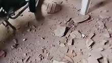 Pedra de obra da Transnordestina atinge casa, em Quixeramobim,