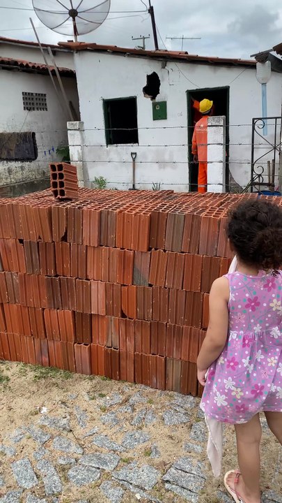 Empresa realiza reparos após danos da detonação em Quixeramobim