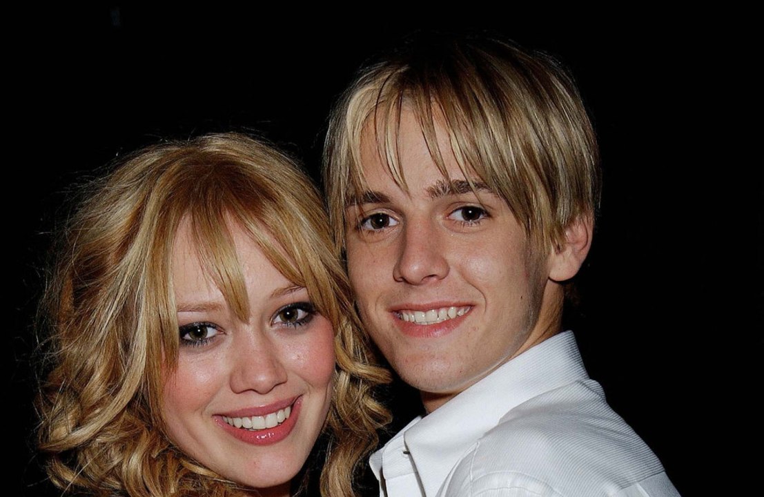 Hilary Duff affirme avoir reçu la visite de son défunt ex-petit ami Aaron Carter