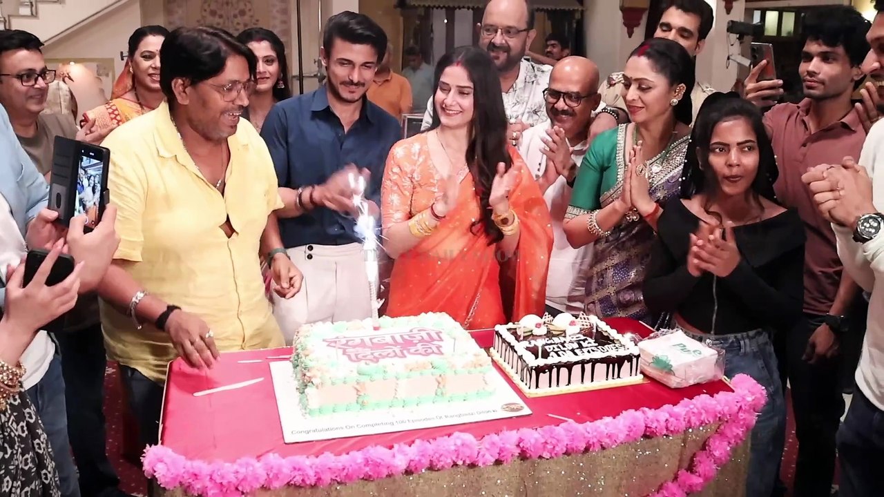 Rangbaazi Dilon Ki | Shivangi Aur Ranbeer Ne Ek Dusre Ko Khilaya Cack | #dangaltv #rangbaazidilonki #utkarshgupta #manikamehotra #CackCutting #successfull100Episode #celebration