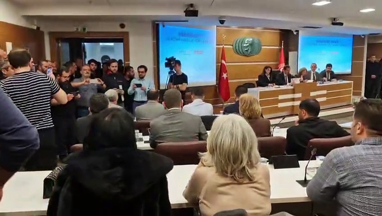 Bornova Belediye meclisi gergin başladı