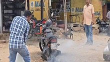 Video: बिजली की तार टूटी, मोटरसाइकिल जली, मची अफरा-तफरी