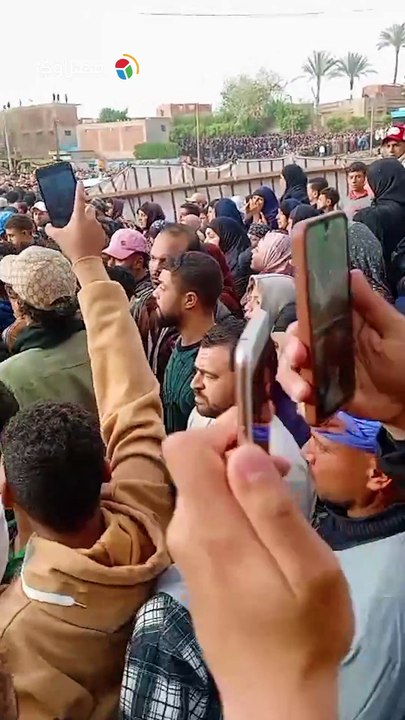 "صرخات الأمهات تهز القلوب".. لحظة وصول جثامين...