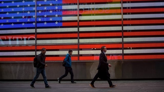 US Economy: Jobless Claims Fall, Trade Deficit Widens Less Than Forecast