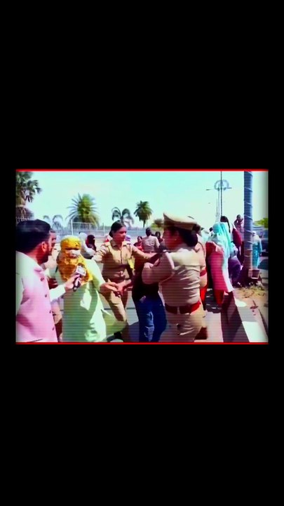 लखनऊ में वेतन के लिए कर्मचारियों का प्रदर्शन:4.5 km पैदल चले, पुलिस ने रोका; बोले- शोषण हो रहा, आधी सैलरी मिल रही