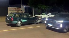 Motorista invade pista contrária, bate de frente e foge no bairro Santa Cruz, em Cascavel