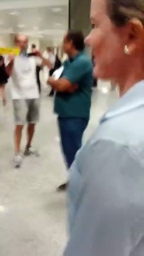 Recepção a senadora Gleisi Hoffmann no aeroporto de Curitiba - Fora PT