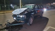 Carros colidem no Rua Xavantes no Bairro Santa Cruz em Cascavel