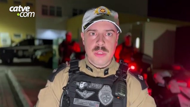 Homem com tornozeleira é flagrado com arma durante operação de trânsito em Cascavel