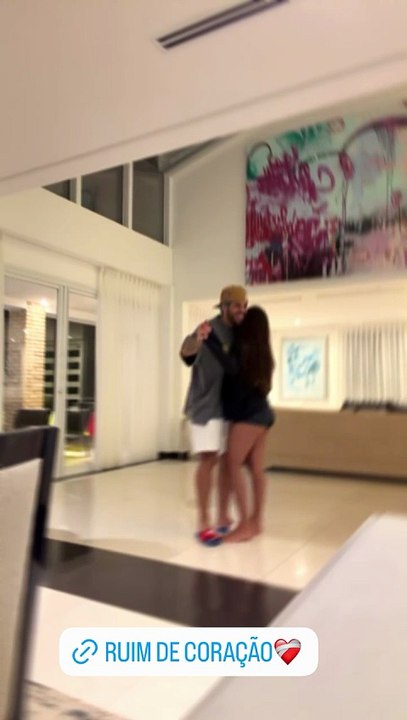 Novo affair? Zé Felipe surge em clima íntimo com morena misteriosa; assista