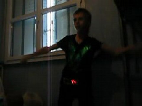 moi en mode tecktonik