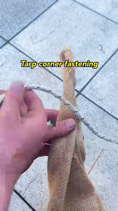 Windproof tarp trick, easy method for a super strong hold 🌪️
