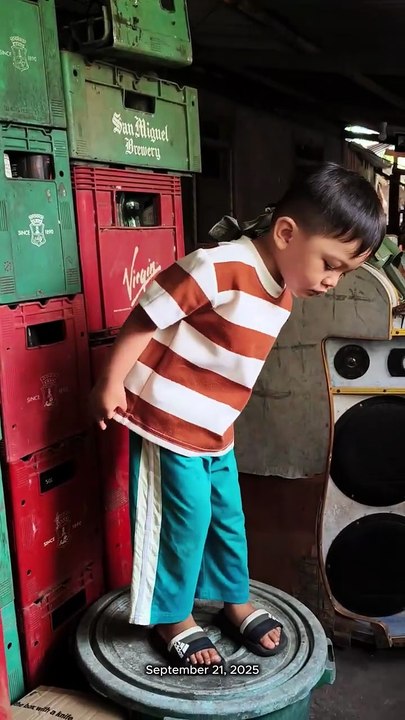 Gipasayaw si Grey sa iyang nanay Janet.