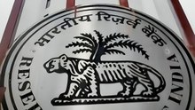 RBI Payments Vision 2028: अब मोबाइल नेटवर्क की तरह चेंज होगा बैंक अकाउंट, जानें RBI का नया प्लान