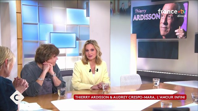 Audrey Crespo-Mara émue aux larmes en évoquant Thierry Ardisson dans C à vous sur France 5.