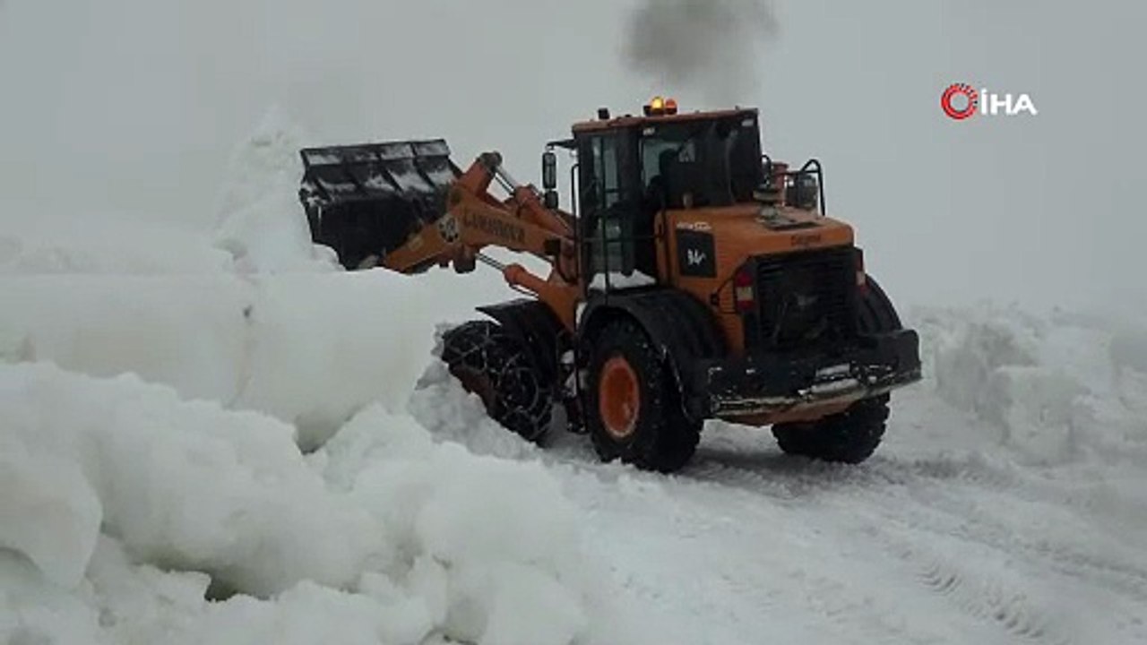 Burası Doğu Anadolu değil, Akdeniz! Kar kalınlığı 3 metreyi buldu; kar tünelleri oluştu!
