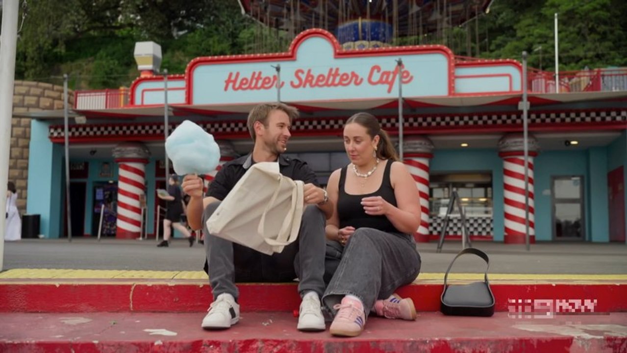 M.a.r.r.i.e.d a.t F.i.r.s.t S.i.g.h.t (AU) Season 13 Episode 35