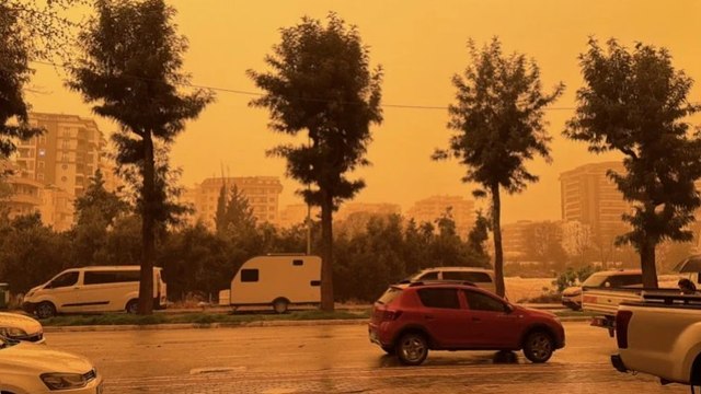 Afrika'dan gelen çöl tozu sonucu Alanya'da gökyüzü turuncuya büründü