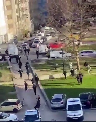 Policiers pris à partie en pleine intervention  tensions explosives en banlieue 🚨