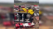 İnşaat alanında can pazarı! 8. Kattan düşen işçi için vinçli kurtarma operasyonu kamerada