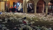 ASí se limpia la plaza del grano en León tras el paso de Genarín