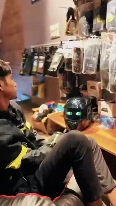 #Creative#Led Eye Helmet# 😱😍Eyes Lover #Anyone Buy Comment Fast😲 #jammukashmir #eyes #helmet #ledeye #ktm - Jani Vlogs786 (360p, h264)