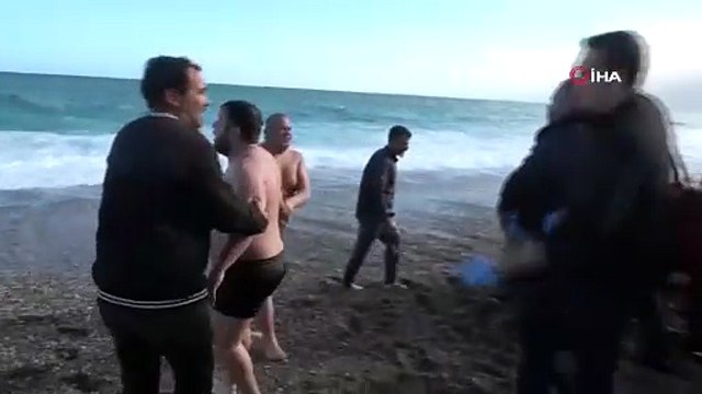 Yüzündeki egzama kabusu oldu! Sahilde herkes seferber oldu ama kurtarılamadı