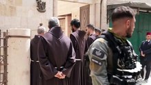 A Gerusalemme pochi frati francescani a processione per Venerdì Santo