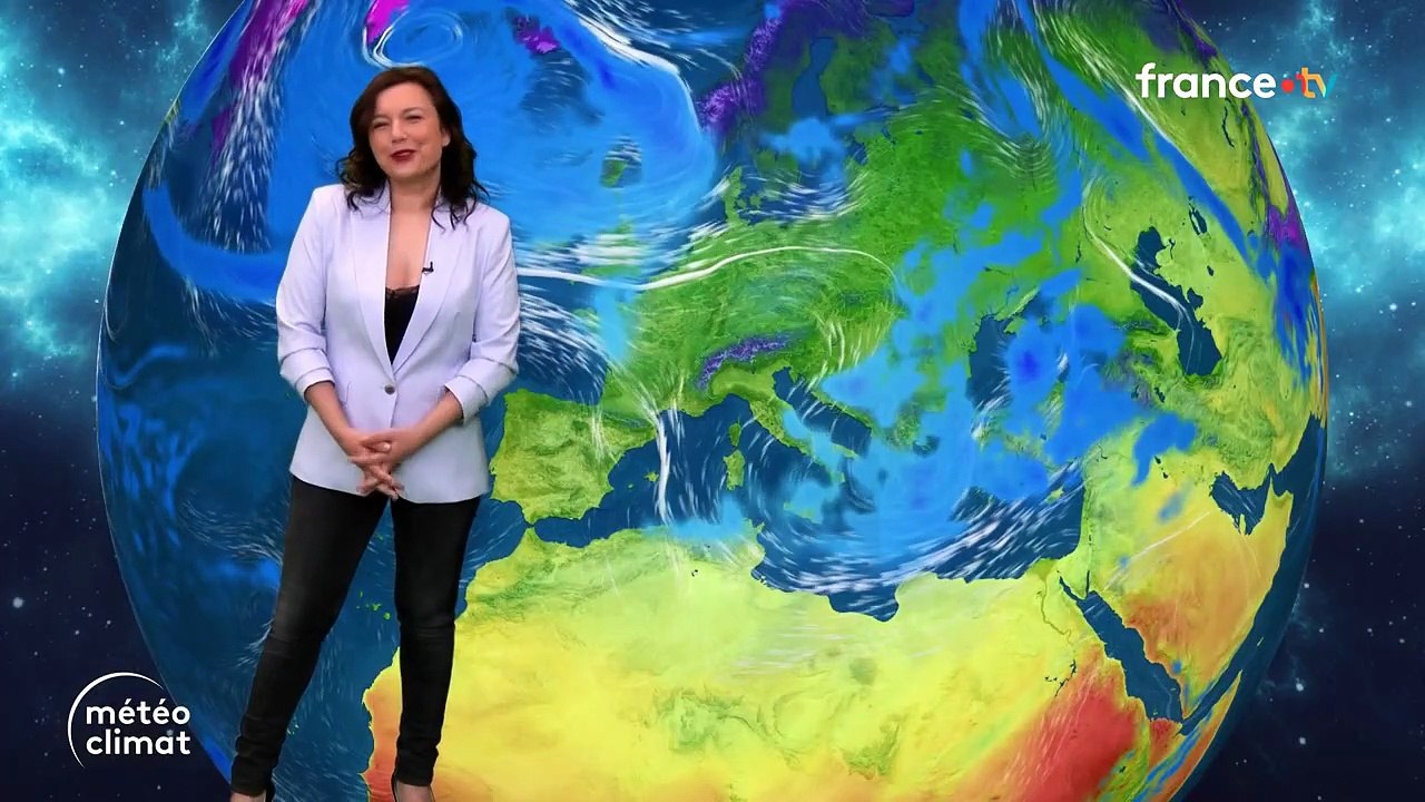 VOICI - "Je reviens vers vous avec une aile cassée" : l'émouvant retour d'Anaïs Baydemir au bulletin météo de France 2 après la mort de sa maman (ZAPTV)