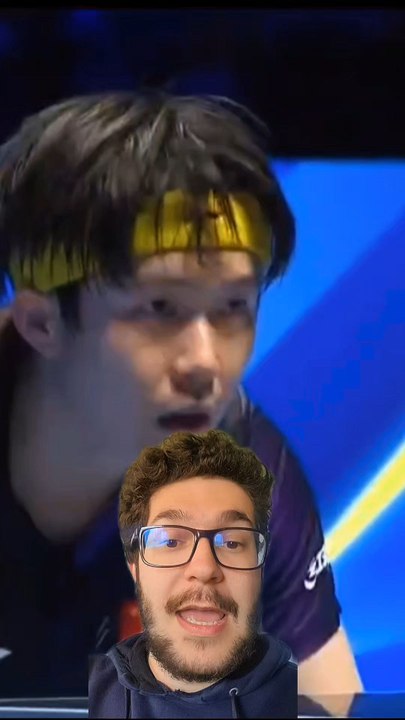 FÉLIX LEBRUN S'INCLINE DE NOUVEAU FACE À WANG CHUQIN !Pour les huitièmes de finale de la Coupe du monde, le tirage au sort a offert un défi de taille à Félix Lebrun en tombant sur le numéro 1 mondial.