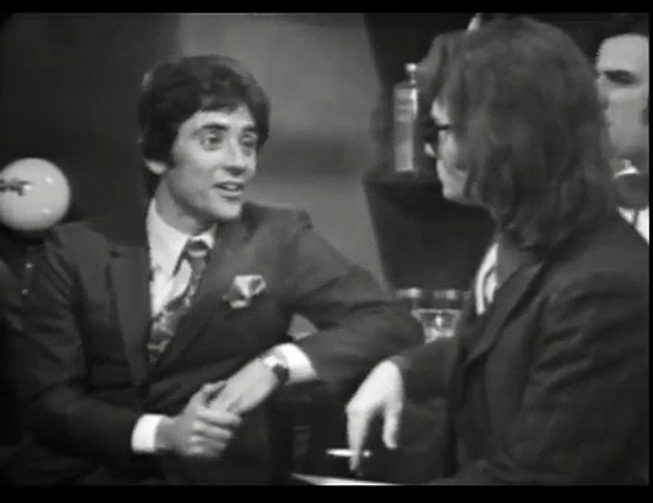 1971 - Johnny Hallyday - “Des Gars Parfaits” avec Sacha Distel dans le “Sacha Show” (1ère Chaîne, 26 Mai)
