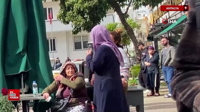 Antalya'da itfaiye eri yangında dumandan etkilenen kediyi kalp masajı ile hayata döndürdü