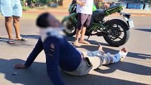 Motociclista fica ferido após bater na traseira de carro no bairro Floresta, em Cascavel