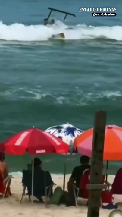 Helicóptero faz pouso forçado na Barra da Tijuca no Rio