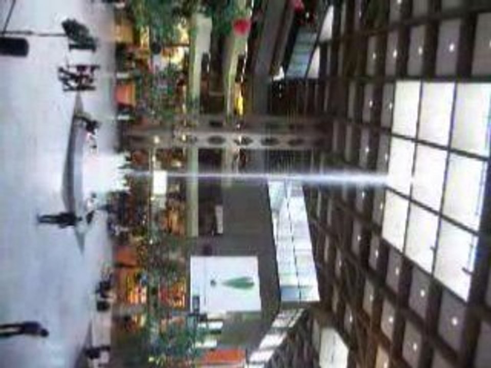 fontaine(dans le vieux port de montreal dans le wall center)